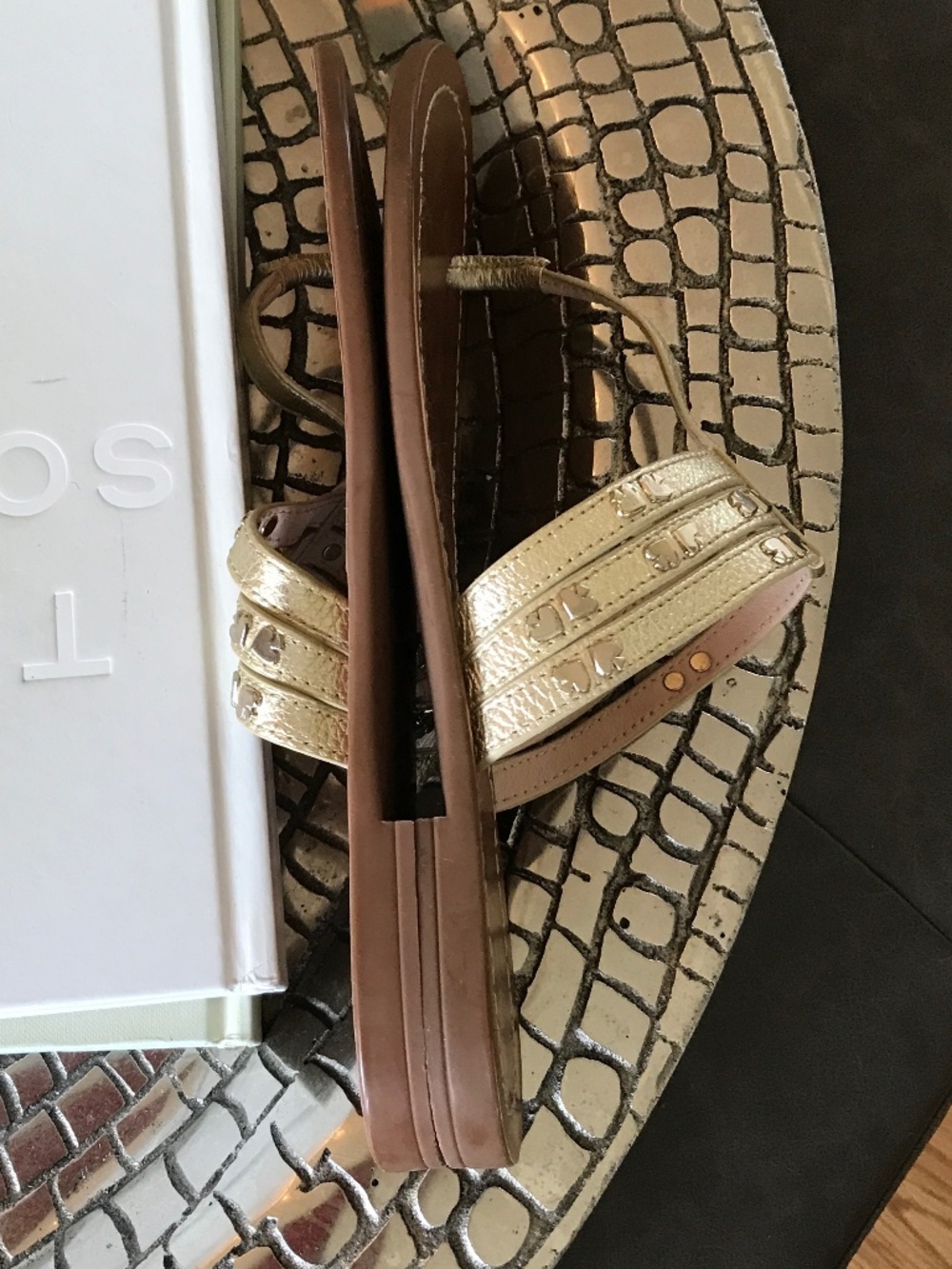 KATE SPADE PATENT LEATHER GOLD SANDAL - Picture 14 of 15